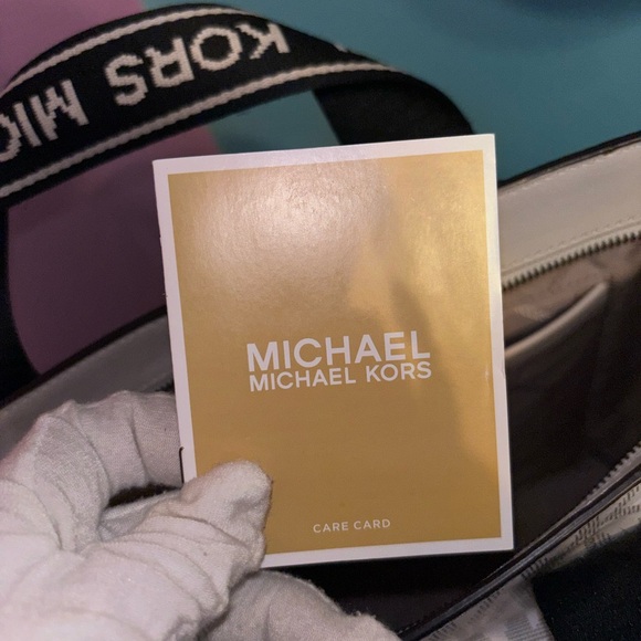 Michael Kors White Monogram Tote Bag - Picture 13 of 14